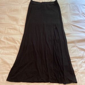 Maxi skirt with slit